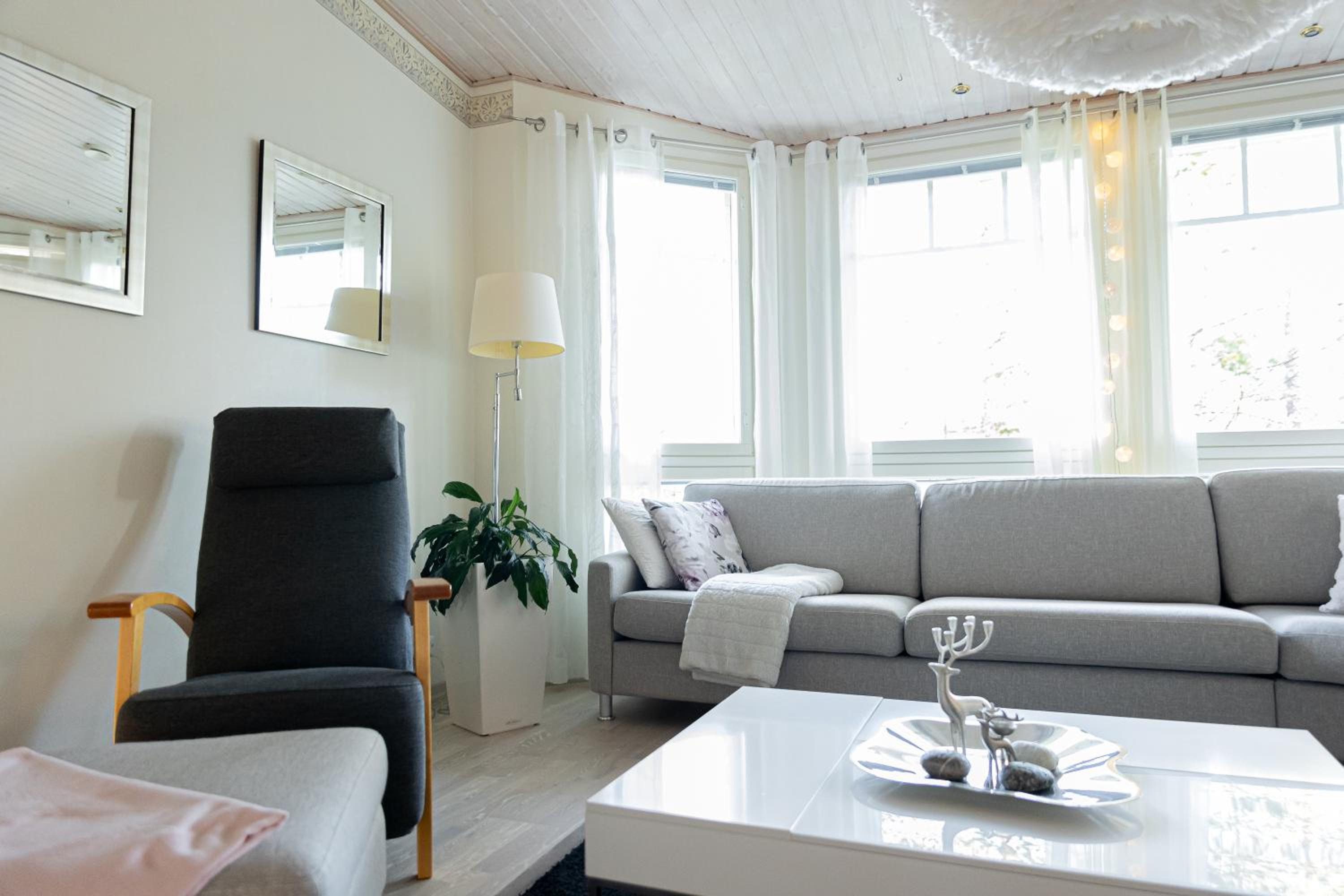 Villa Aurora Sinettä by BookLapland