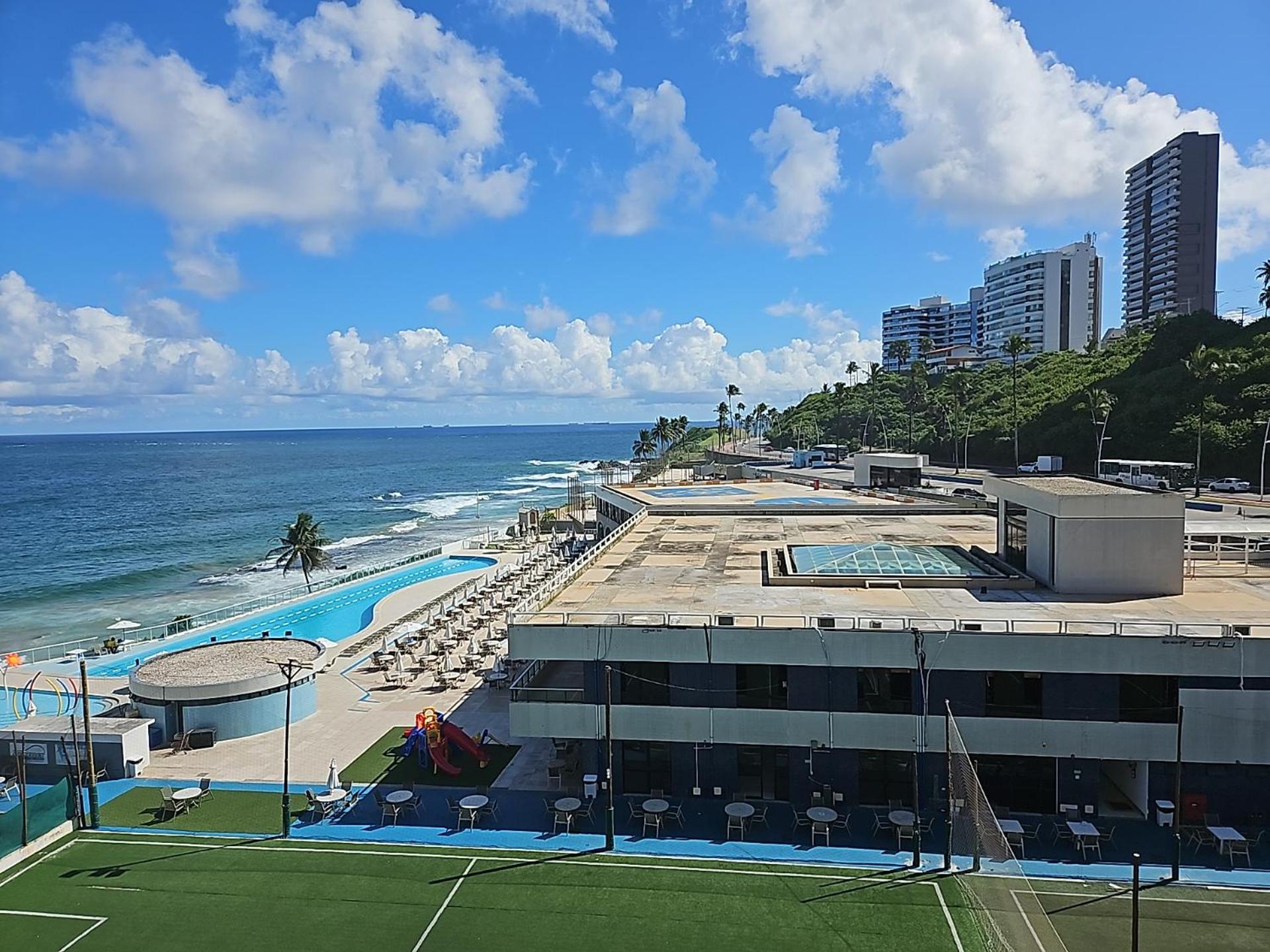 Ap70 m2 condomínio luxo Costa Espanha- Salvador- pré Carnaval -Réveillon em praia exclusiva- Vista Mar