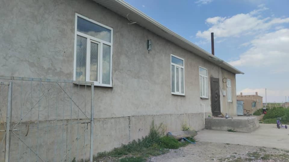 Eshinbay Gesthoust