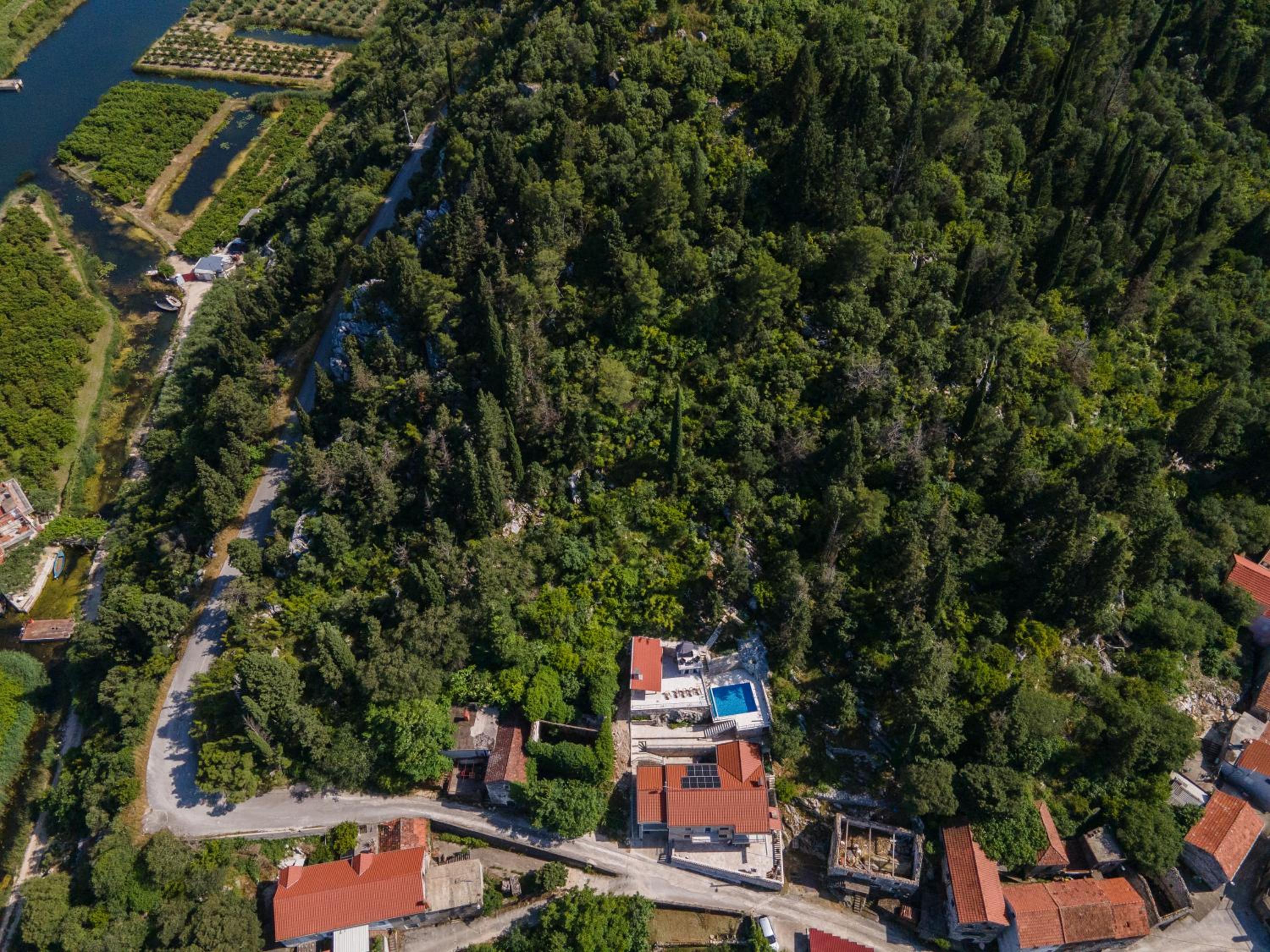 Villa Karlo-Arianna view 2