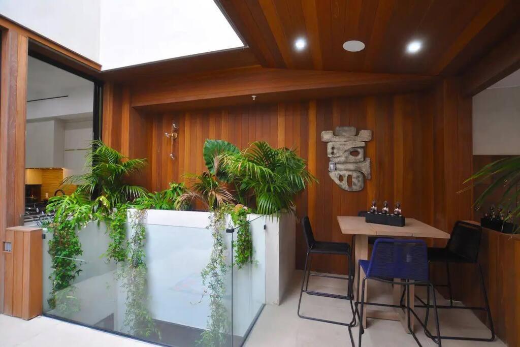 Venice Pool Hot Tub BBQ Home Theater