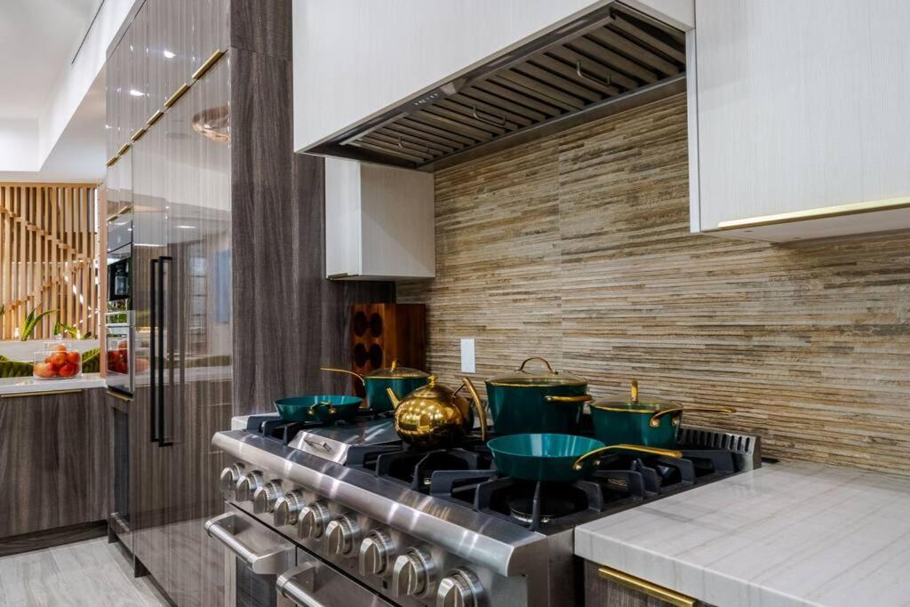 Venice Pool Hot Tub BBQ Home Theater