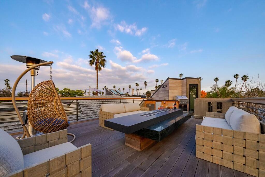 Venice Pool Hot Tub BBQ Home Theater
