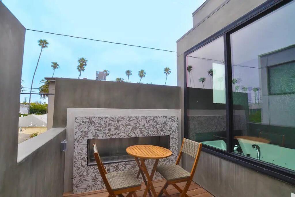Venice Pool Hot Tub BBQ Home Theater