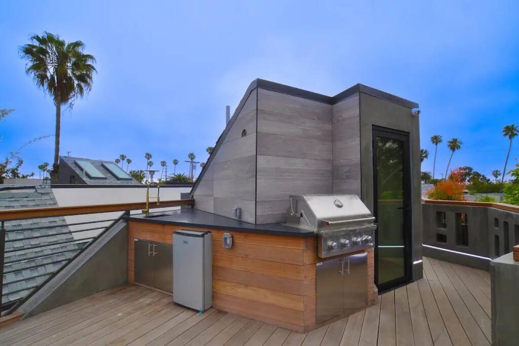 Venice Pool Hot Tub BBQ Home Theater