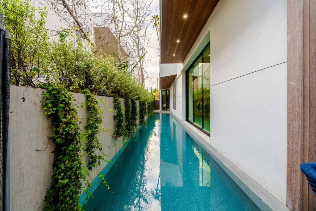 Venice Pool Hot Tub BBQ Home Theater