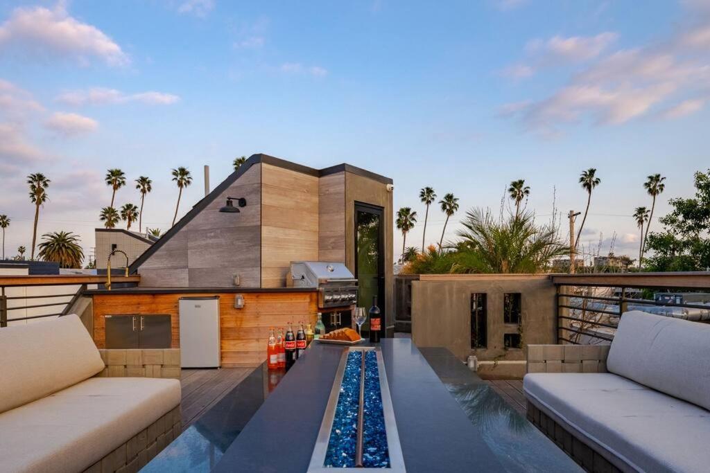 Venice Pool Hot Tub BBQ Home Theater