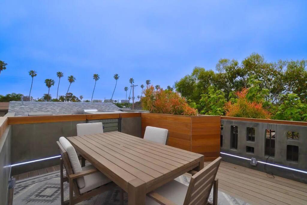 Venice Pool Hot Tub BBQ Home Theater