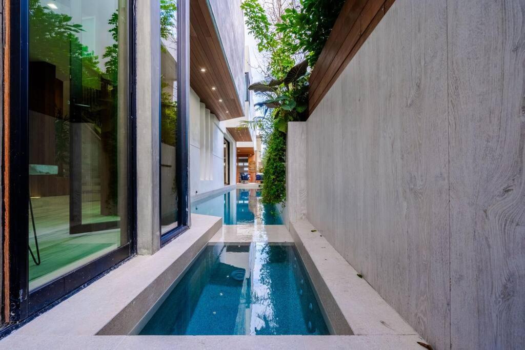 Venice Pool Hot Tub BBQ Home Theater