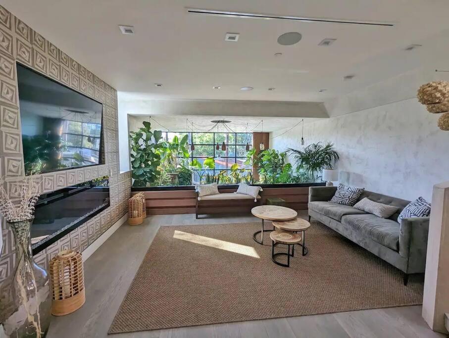 Venice Pool Hot Tub BBQ Home Theater
