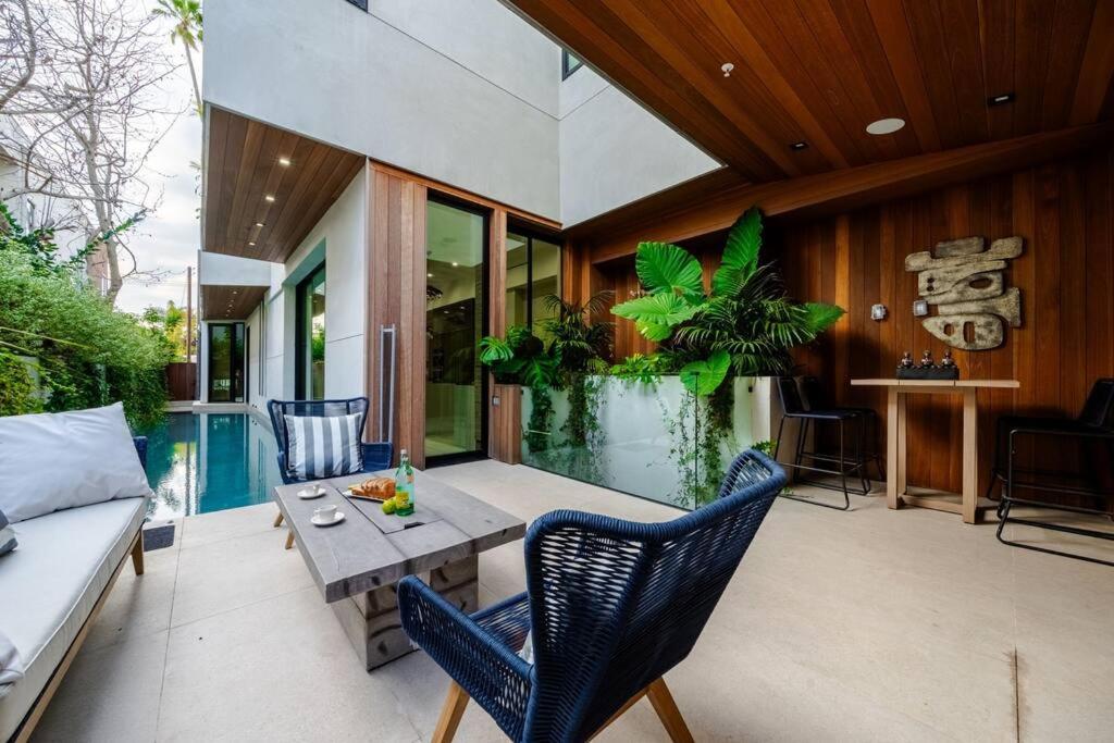 Venice Pool Hot Tub BBQ Home Theater