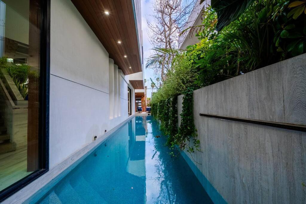 Venice Pool Hot Tub BBQ Home Theater