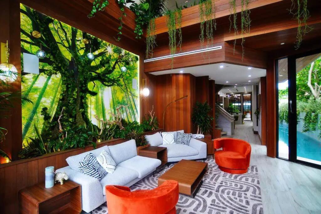 Venice Pool Hot Tub BBQ Home Theater