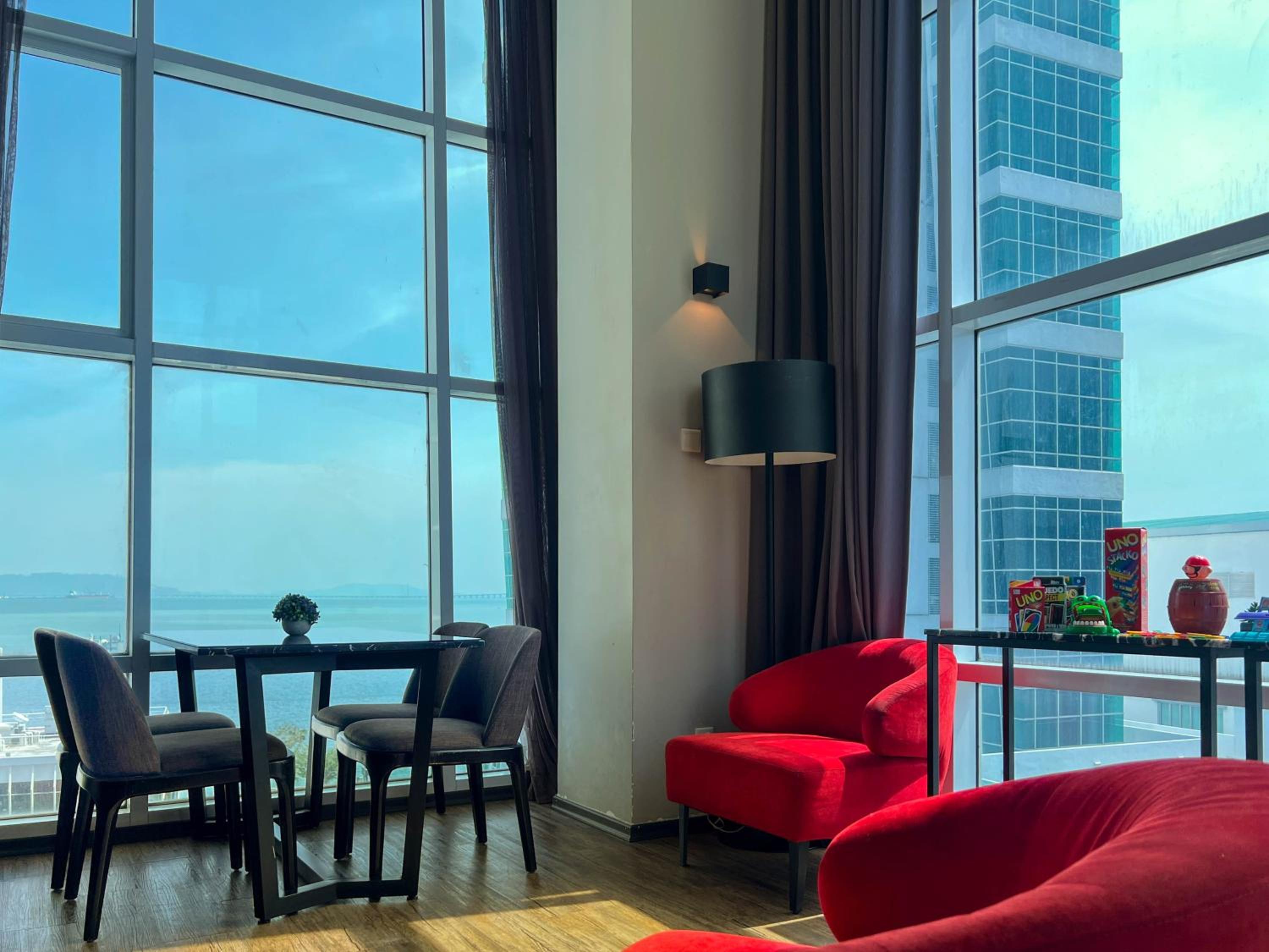 Stylish Duplex at Maritime Suite for 8 Guests with Free Netflix WiFi photo 7