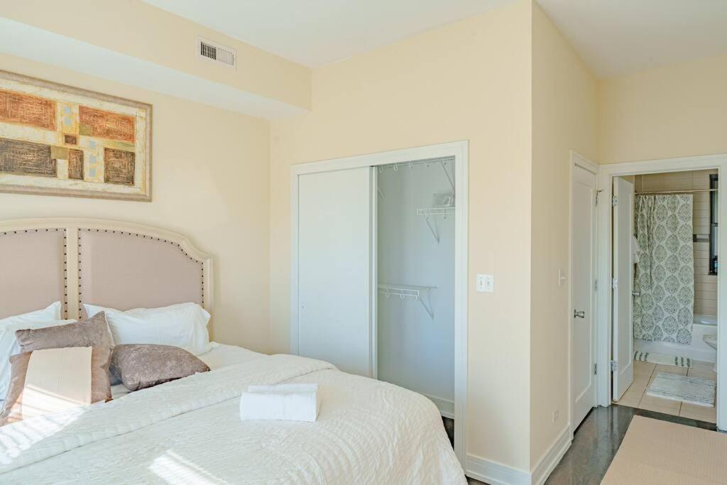 Chic & Elegant 4BR Retreat Near UChi With Laundry photo 3