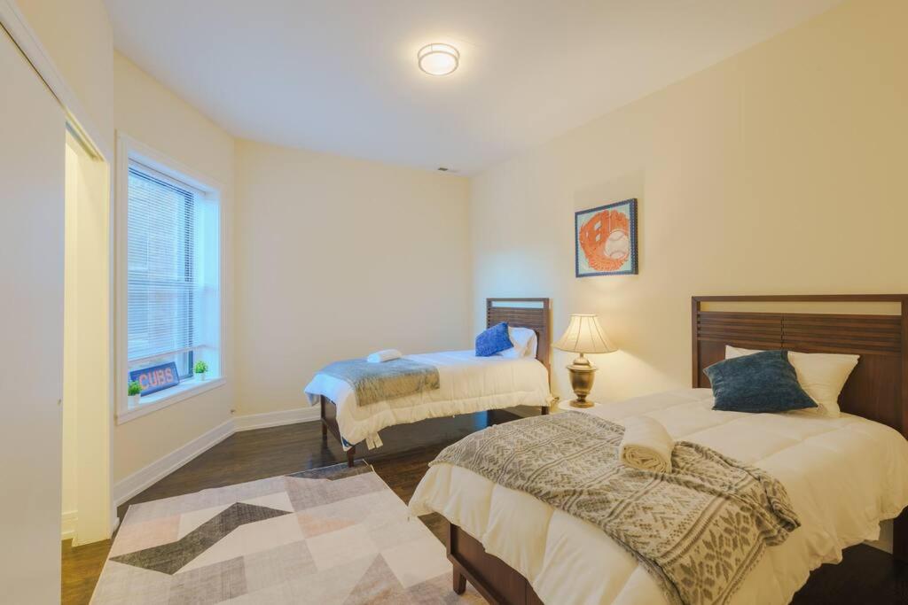 Chic & Elegant 4BR Retreat Near UChi With Laundry photo 2
