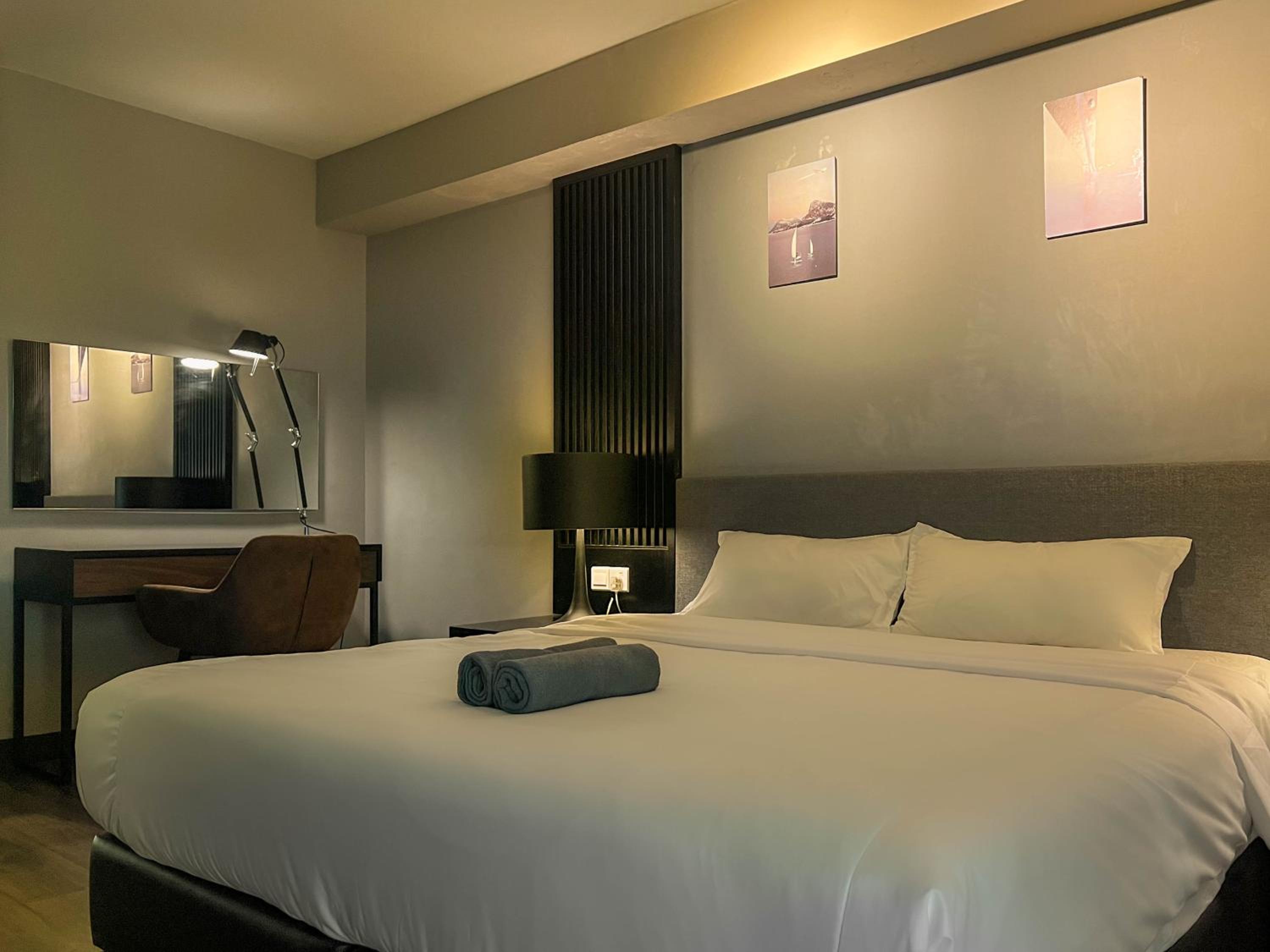 Stylish Duplex at Maritime Suite for 8 Guests with Free Netflix WiFi photo 4