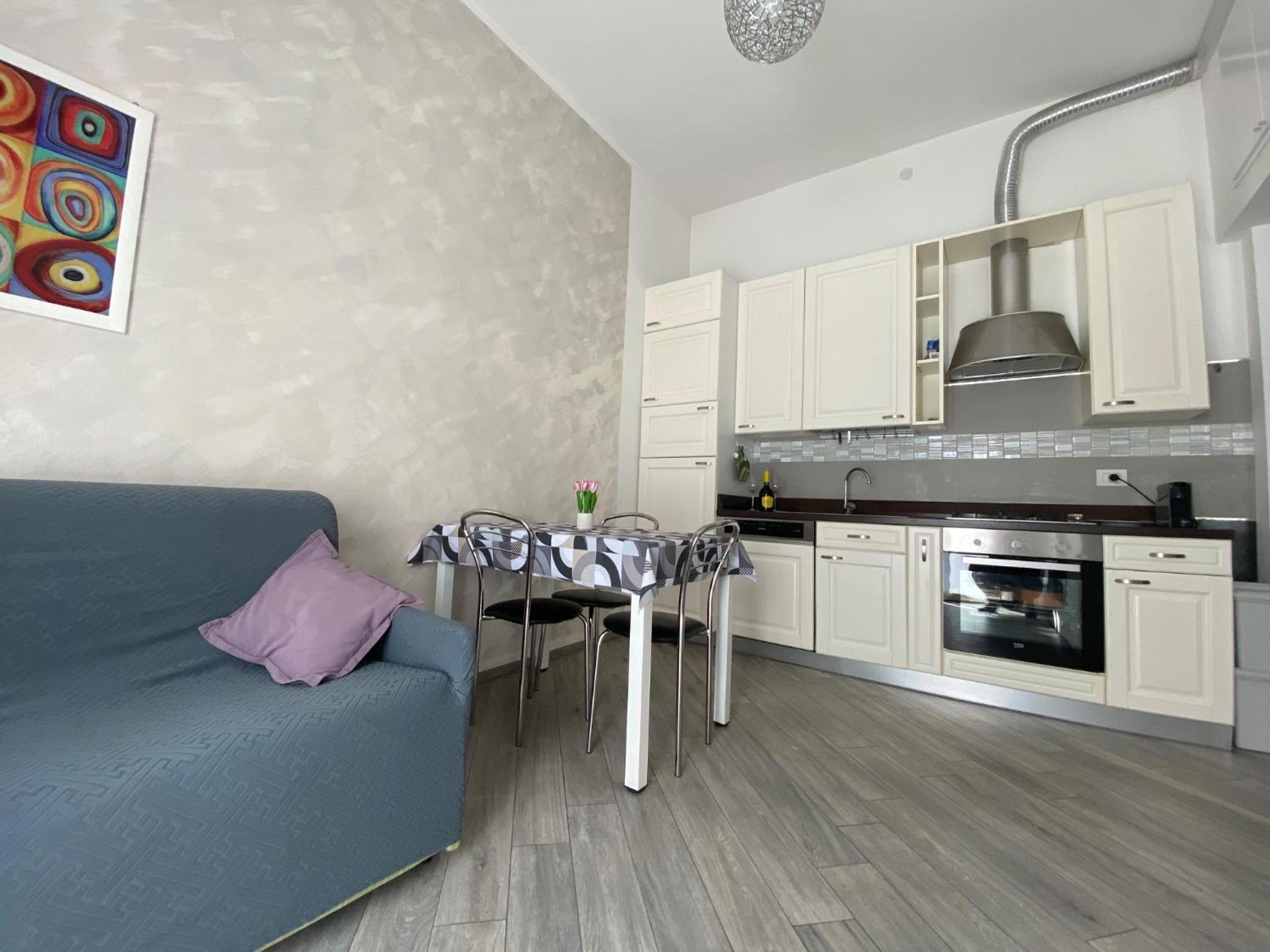 VFH Argonne Trendy Apartment by the Park