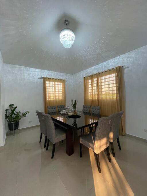 cheerful 3-bedroom residential home and amenities