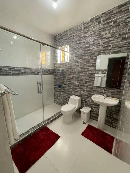 cheerful 3-bedroom residential home and amenities