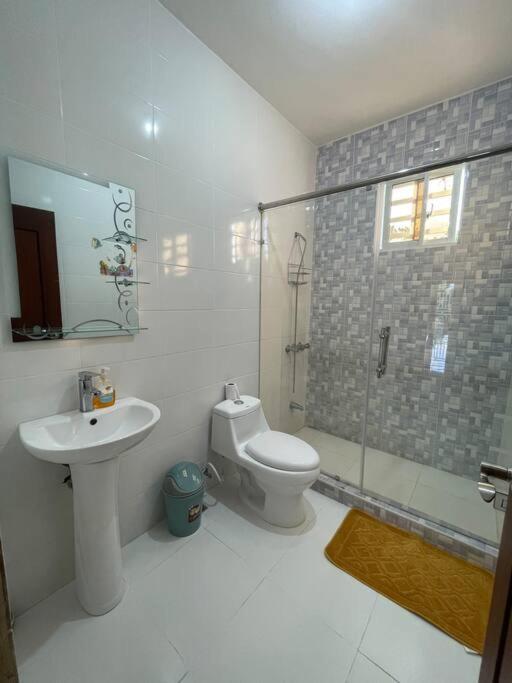 cheerful 3-bedroom residential home and amenities