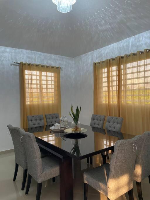 cheerful 3-bedroom residential home and amenities