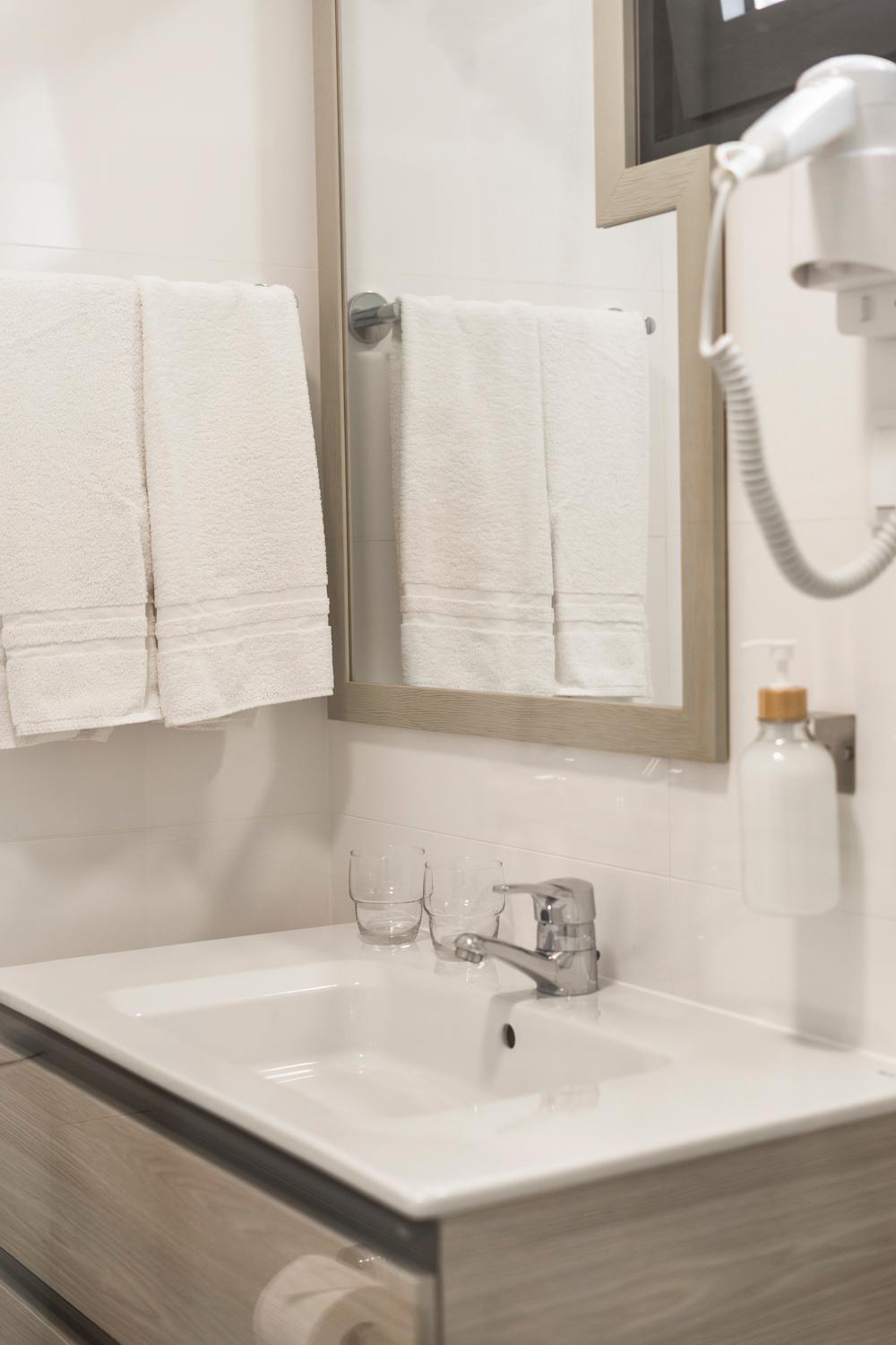 Casa das Proteas en São Jorge — bathroom