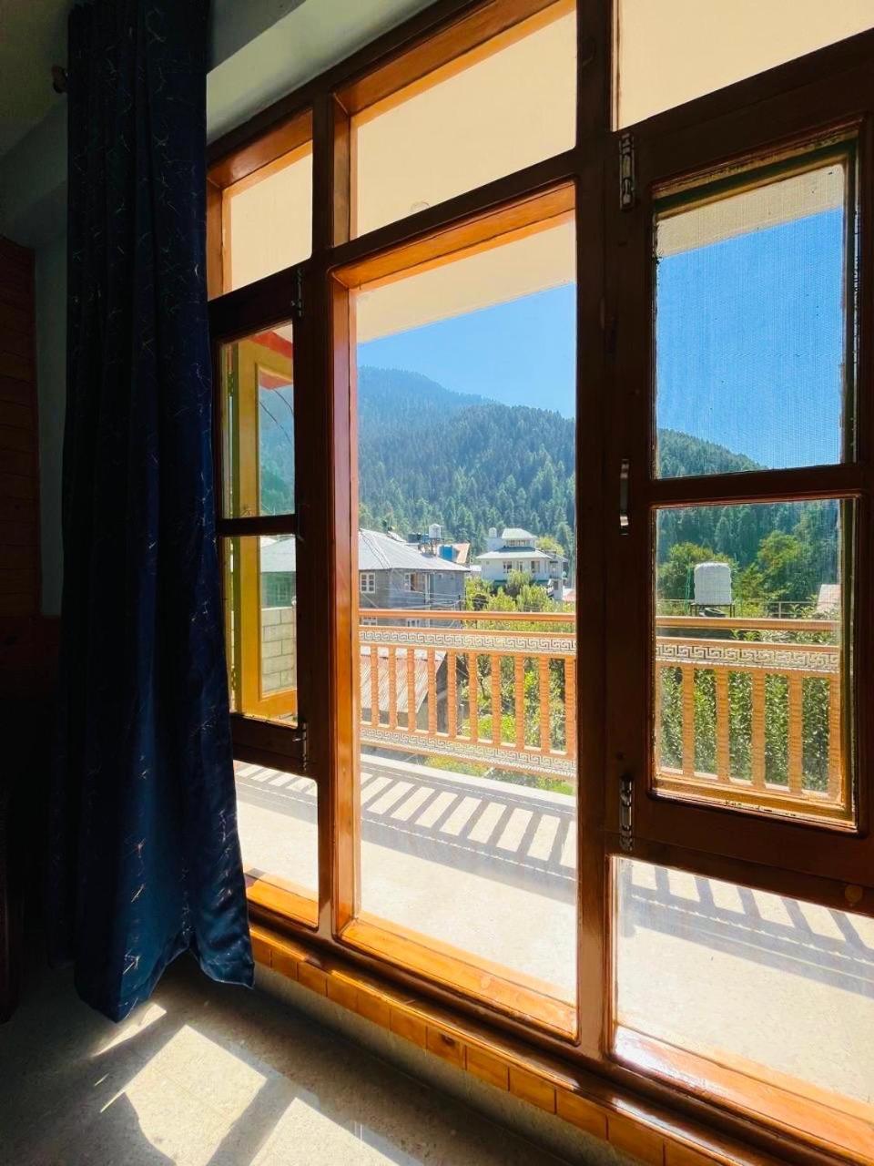 Alpine Aura view 3