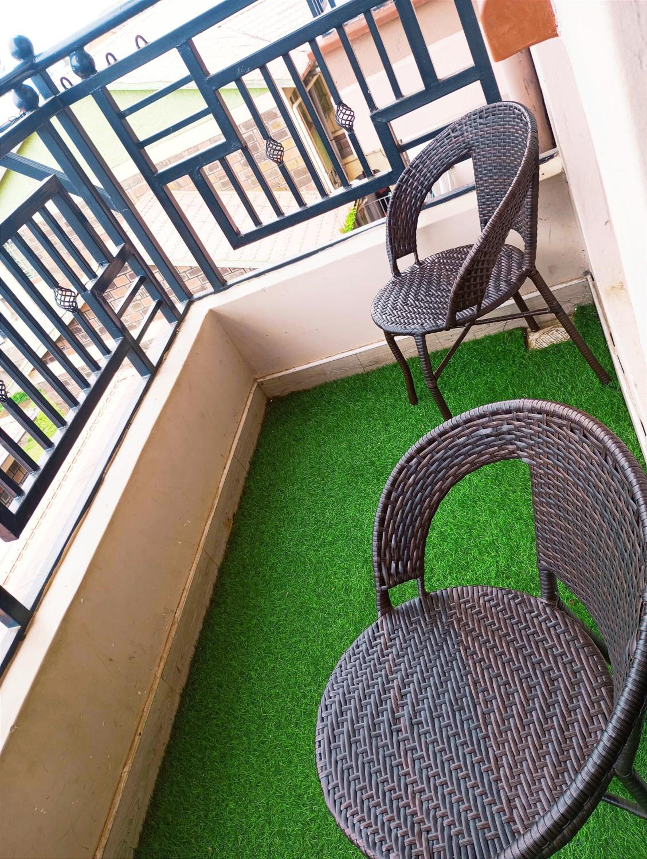 The Lakeview Haven - 2br Apartment - Naka view 4