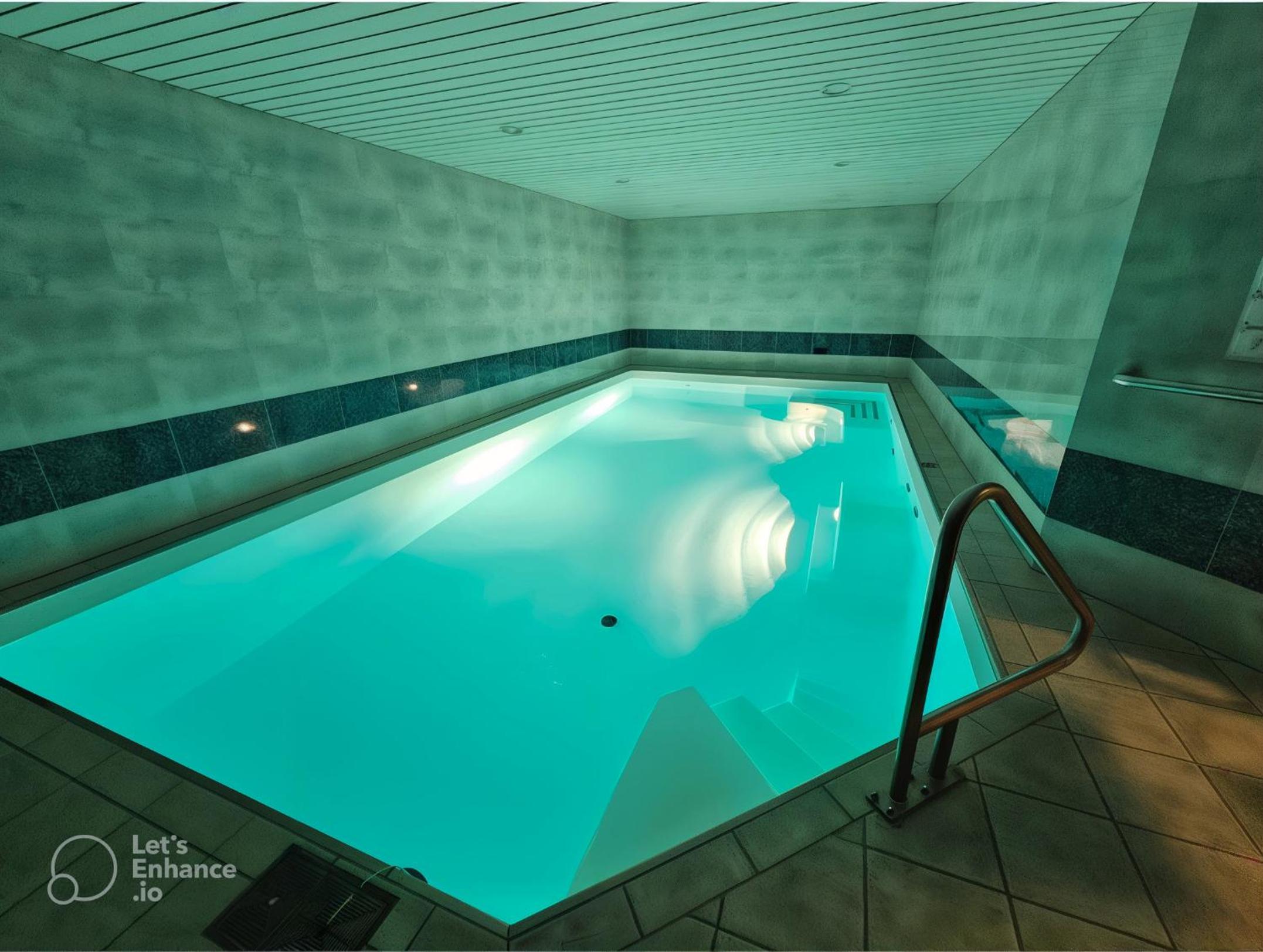 Pool & Sauna Wellness Charming Swiss style chalet!