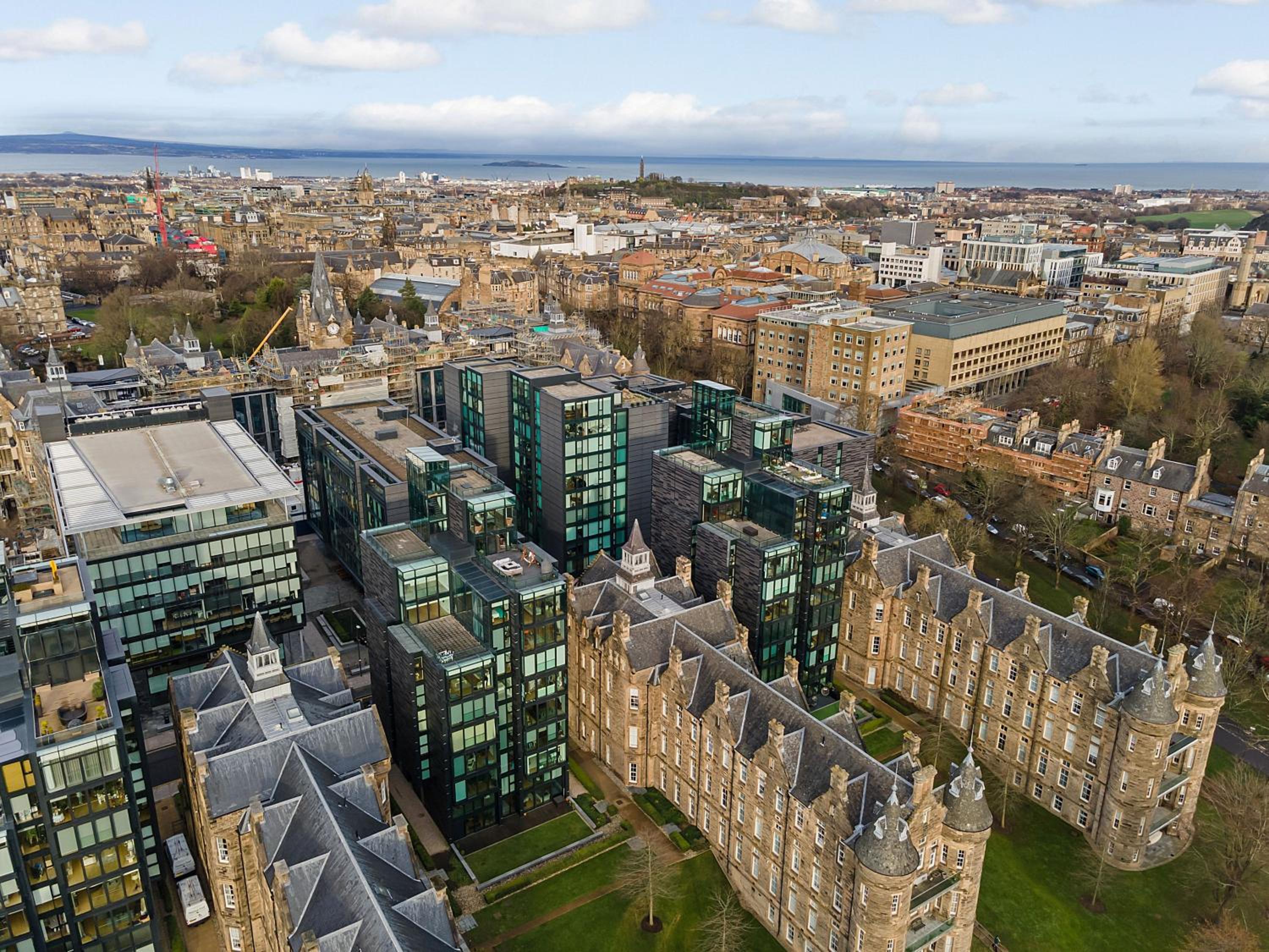 Executive Quartermile apartment near to Castle University with park view view 5