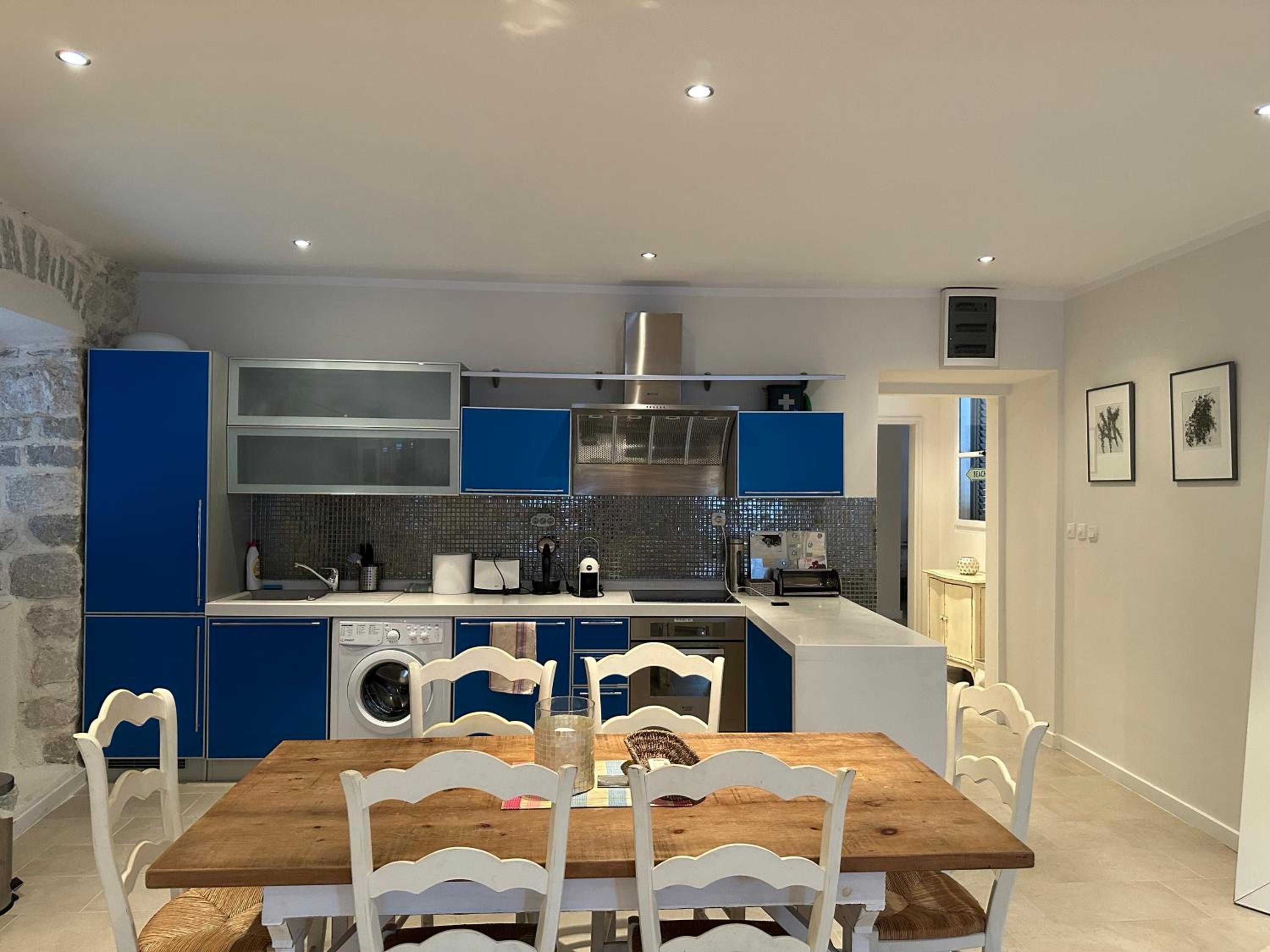 Charming Three Bedroom Waterfront Apartment view 4