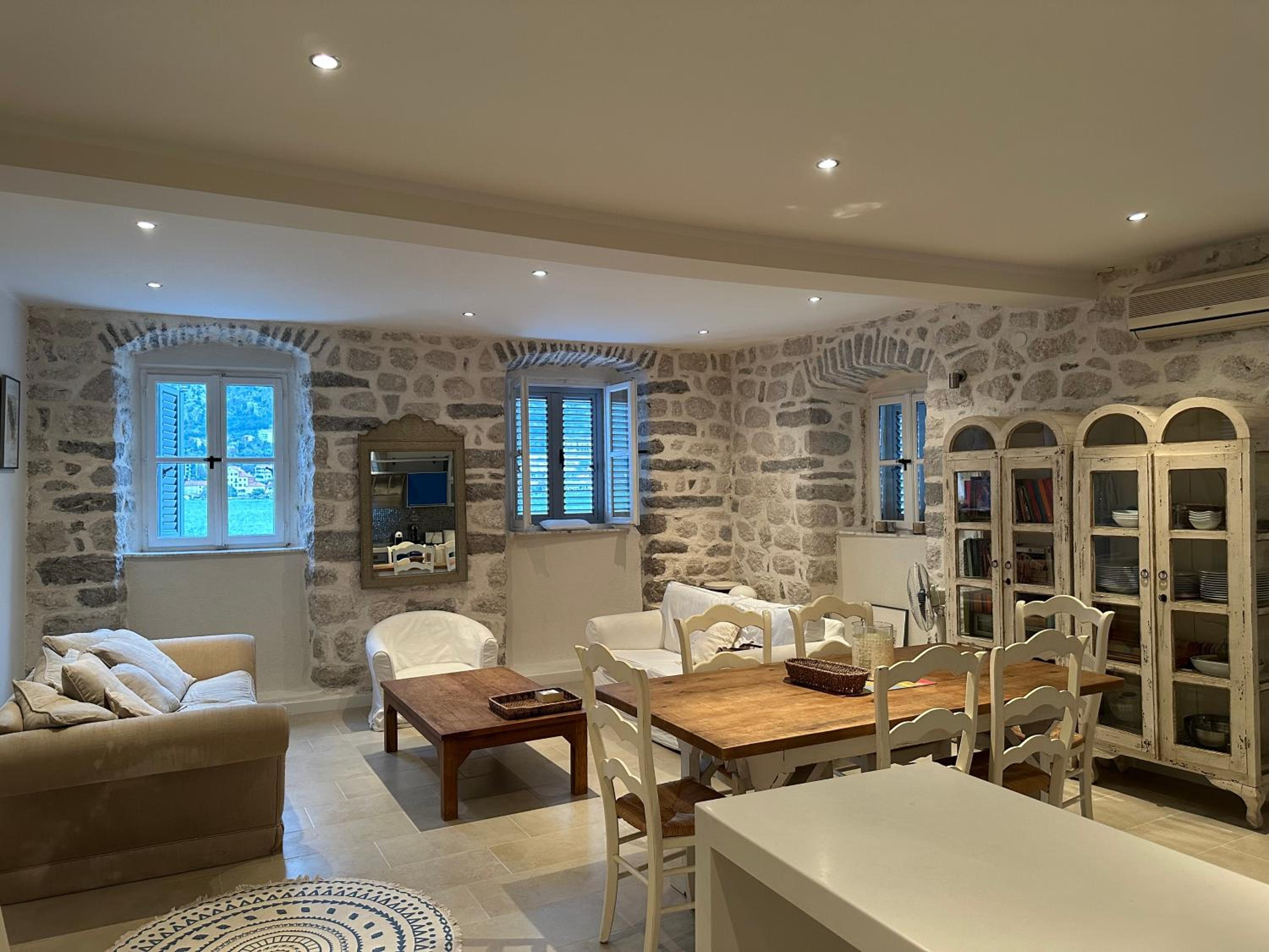 Charming Three Bedroom Waterfront Apartment view 3