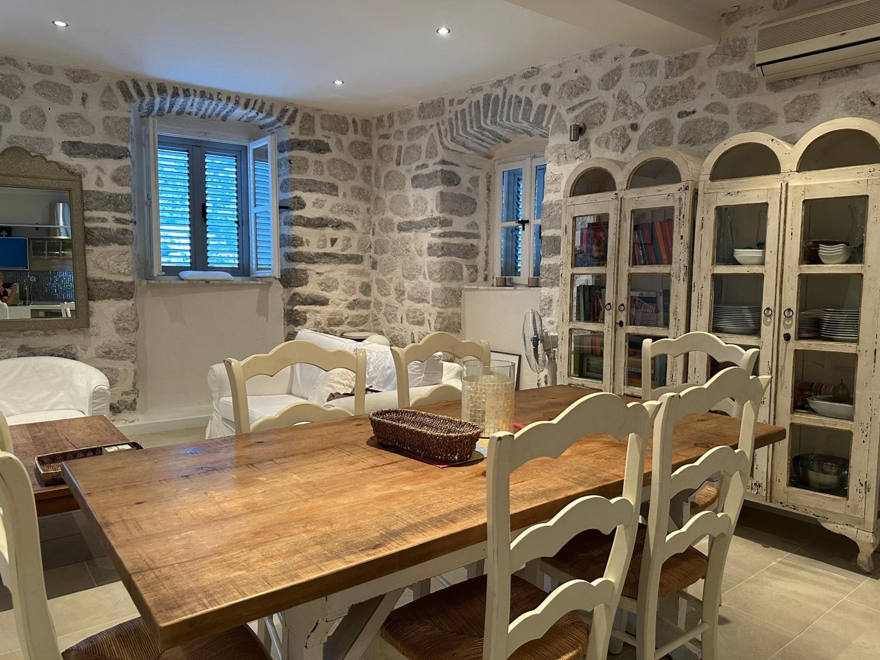 Charming Three Bedroom Waterfront Apartment view 2