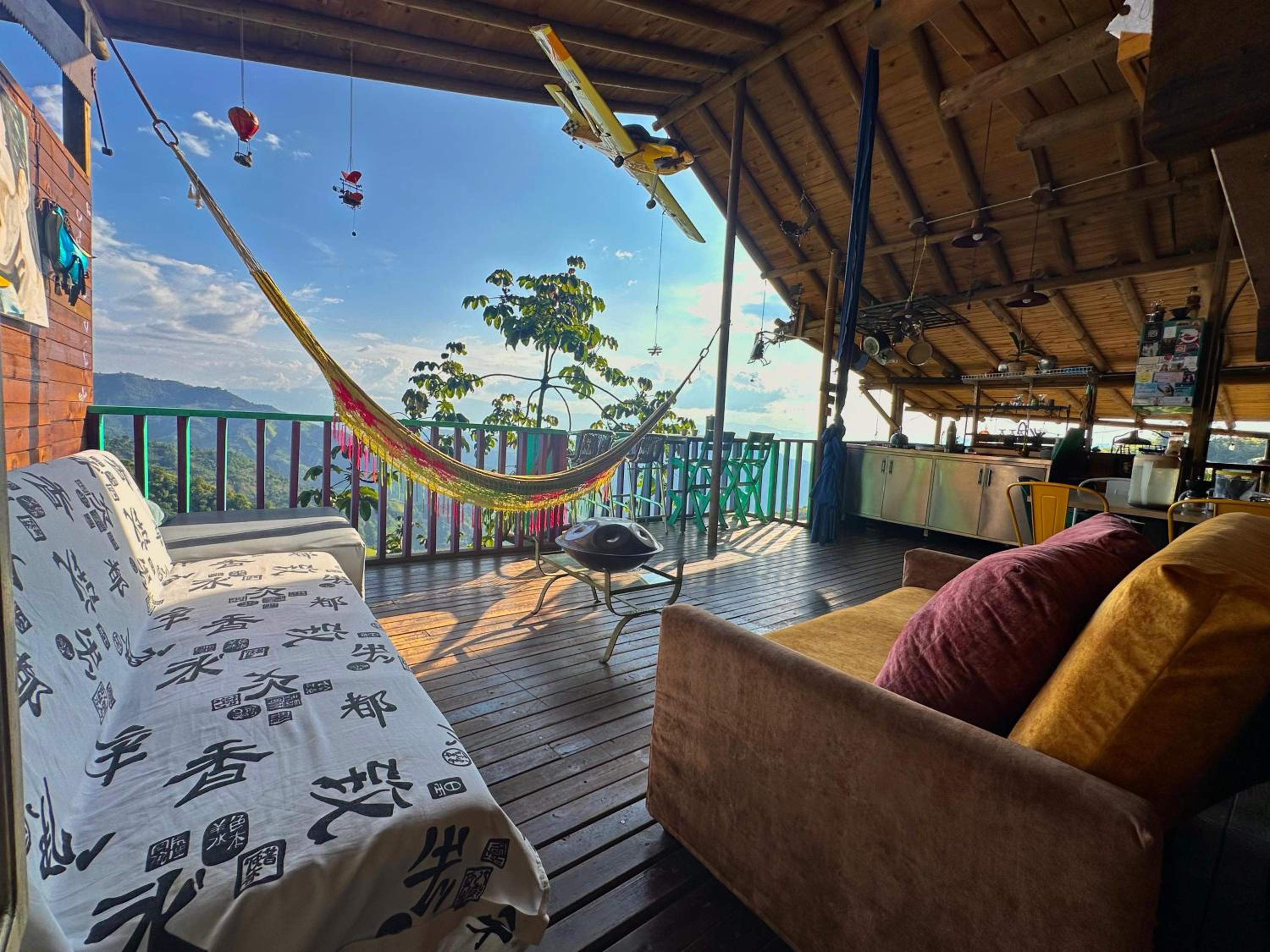 LA CASA EN EL AIRE - Abejorral