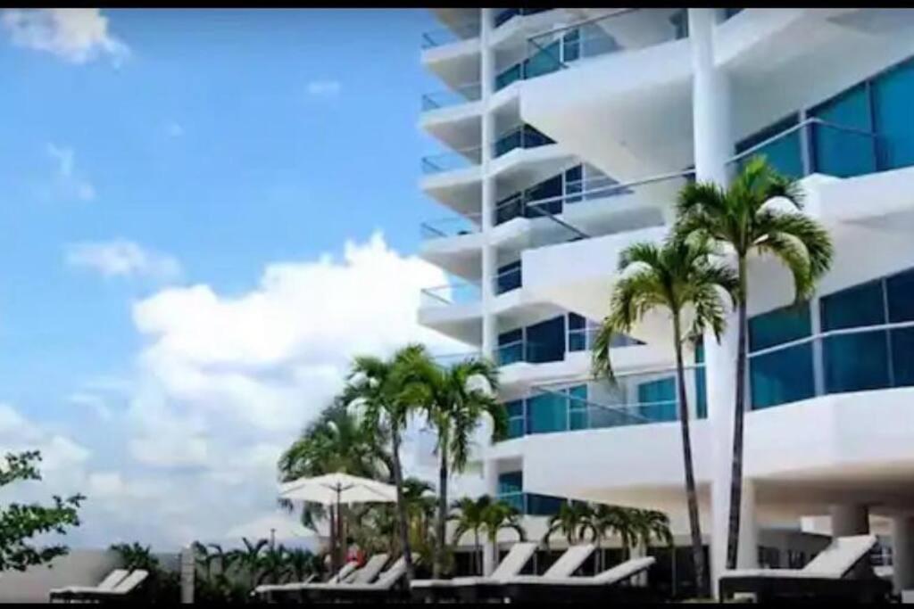Beachfront Luxury Condo In Cartagena