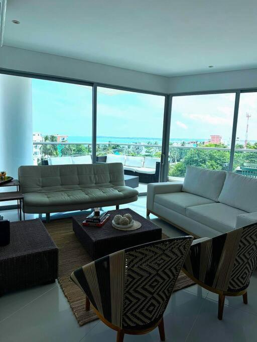 Beachfront Luxury Condo In Cartagena