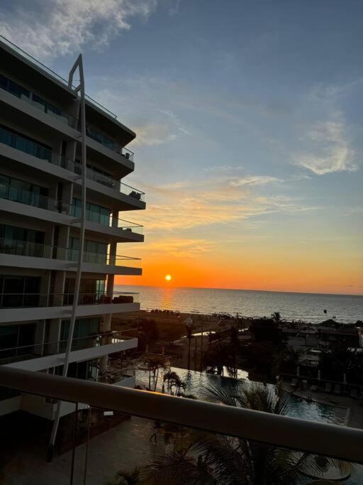 Beachfront Luxury Condo In Cartagena
