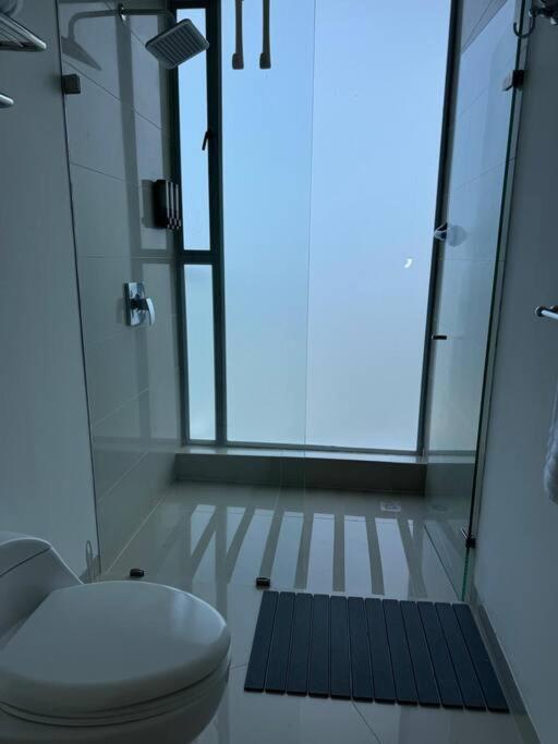 Beachfront Luxury Condo In Cartagena