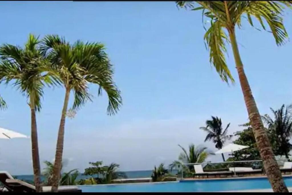 Beachfront Luxury Condo In Cartagena