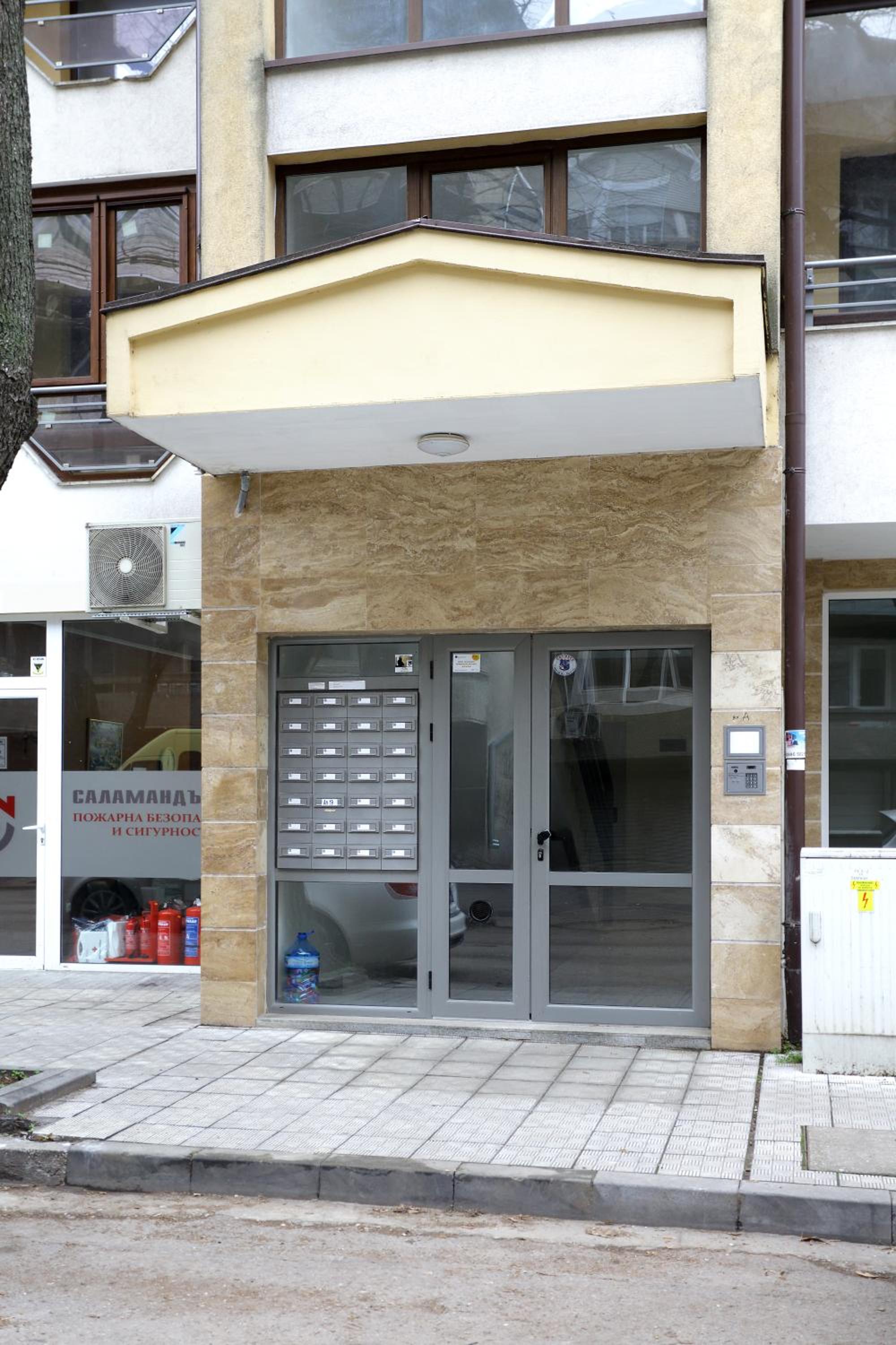Photo 12