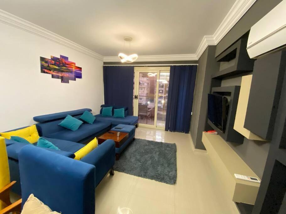 Apartment in SeaView Tower Loran