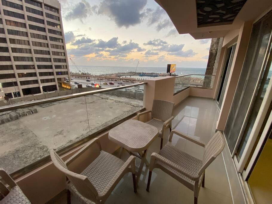 Apartment in SeaView Tower Loran