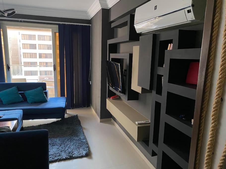 Apartment in SeaView Tower Loran