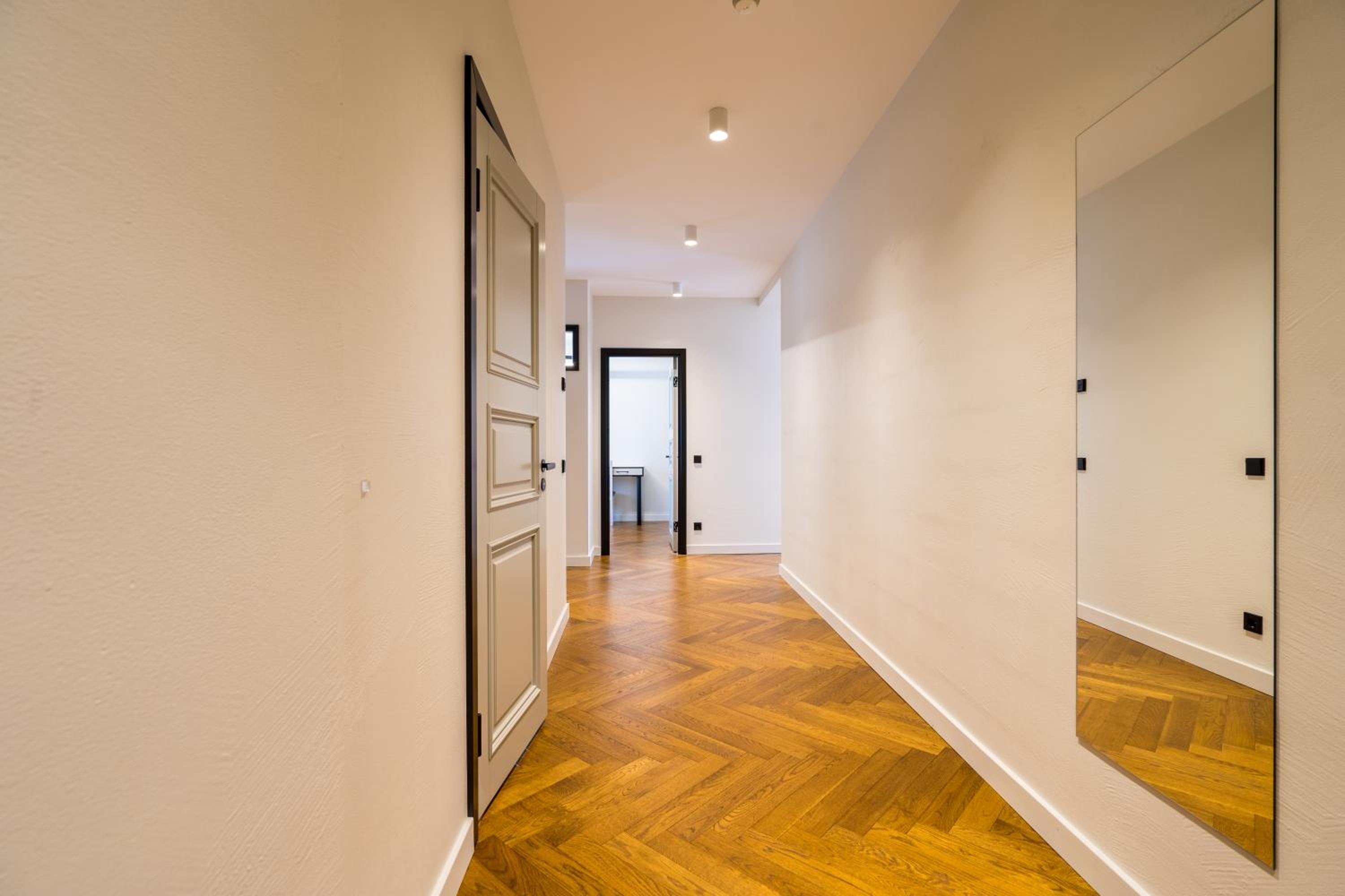 Elias Apartments
