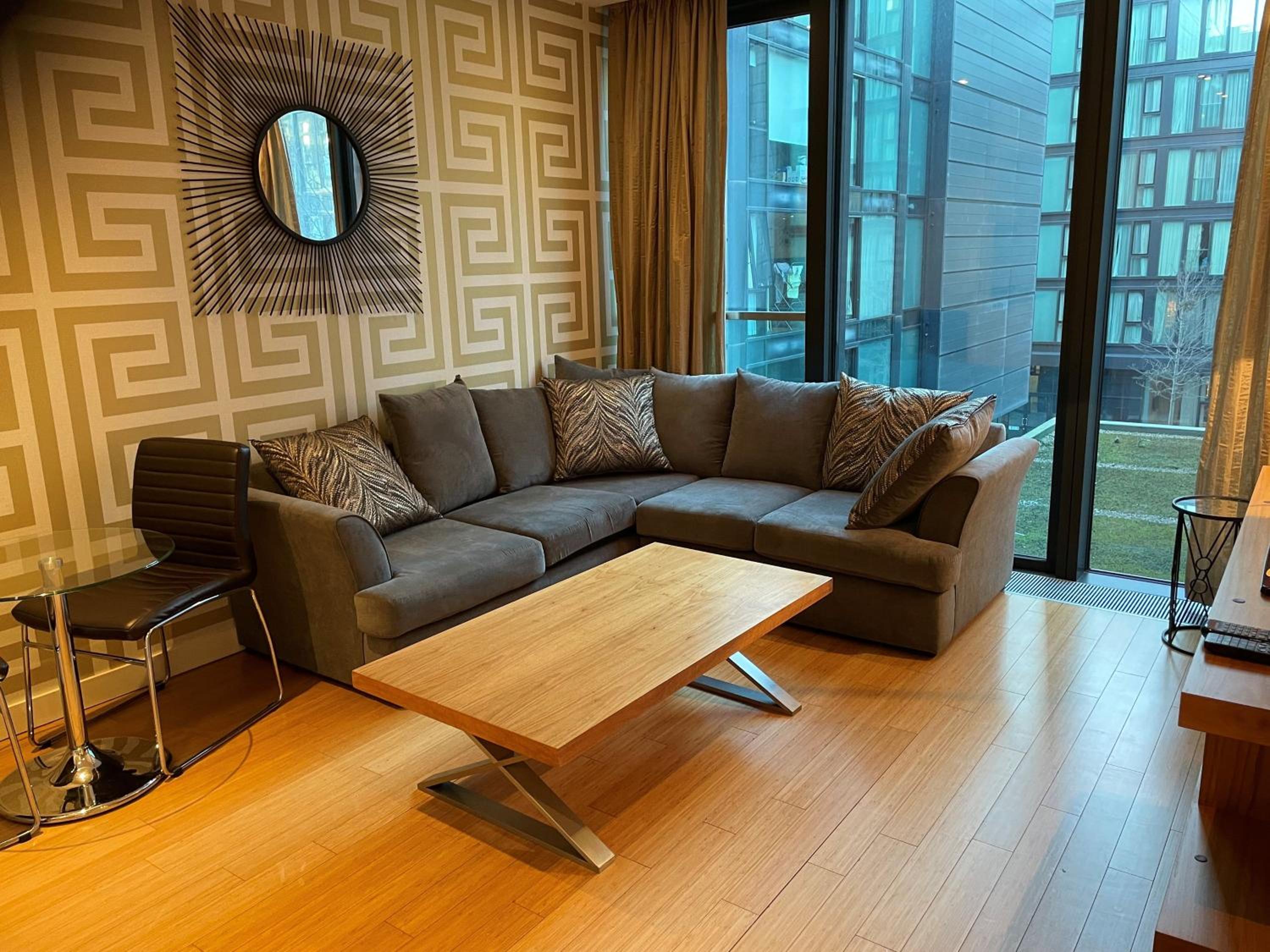 Very centrally located chic one bed Quartermile apartment view 4