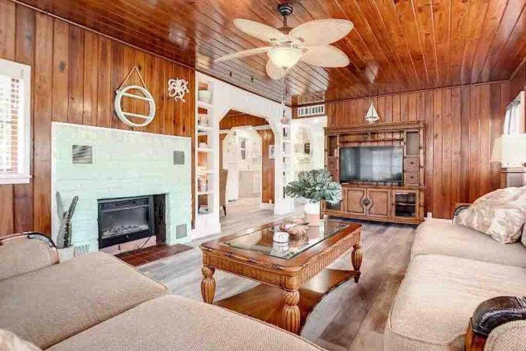 Peaceful Riverfront Home, Close To Beach, A1A and I95 view 3