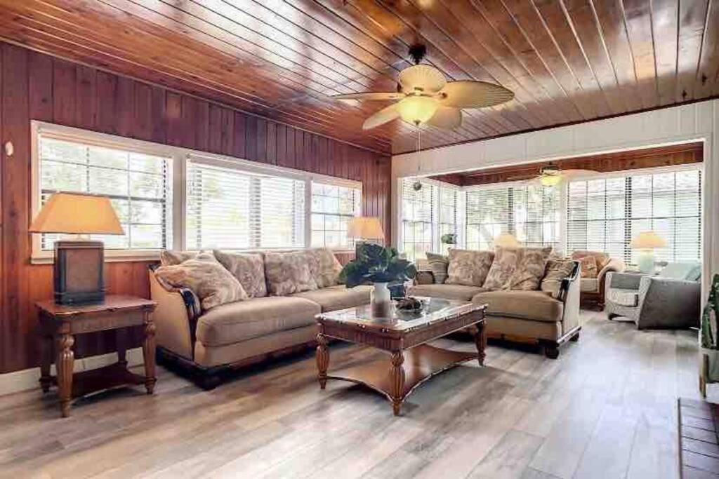 Peaceful Riverfront Home, Close To Beach, A1A and I95 view 4