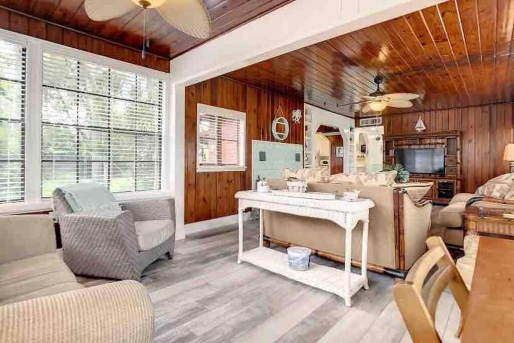 Peaceful Riverfront Home, Close To Beach, A1A and I95 view 5