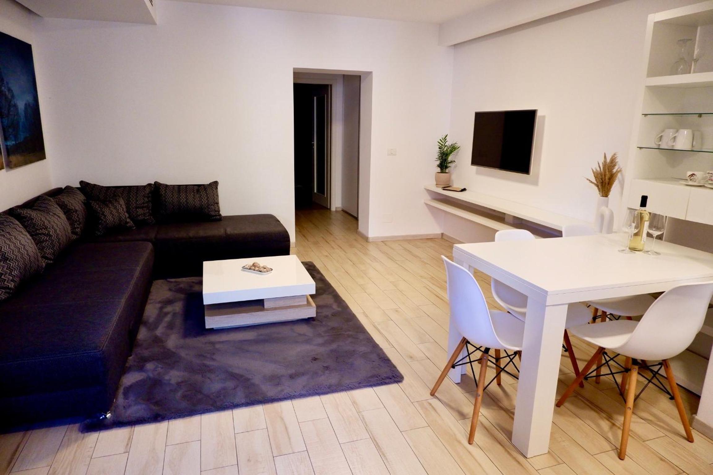 UrbanK Apartment - Self check-in view 5